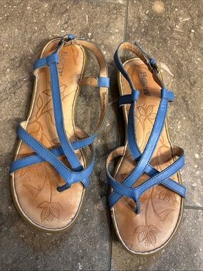Born Blue Leather T-Strap Women's Sandals, 9
